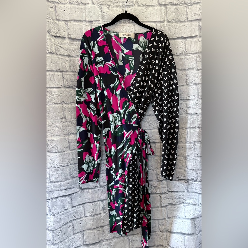 Diane von Furstenberg Classic 100% Silk Wrap Dress